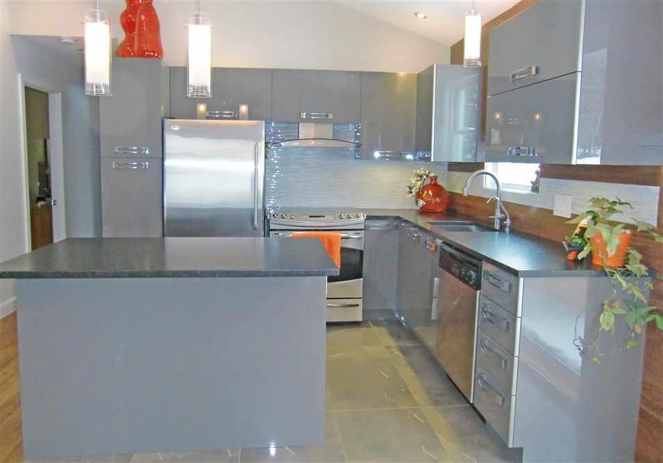 armoire de cuisine moderne gris lustré beauce