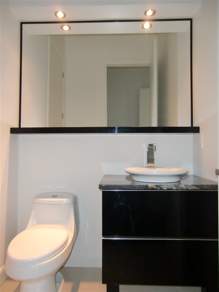 armoire de salle de bain moderne noire lustrée
